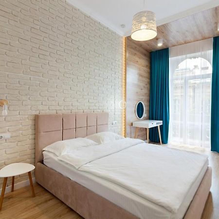לבוב Leogrand Three Bedrooms Vip Apartments On Kniazia Romana 12 מראה חיצוני תמונה