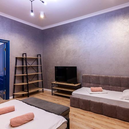 לבוב Leogrand Three Bedrooms Vip Apartments On Kniazia Romana 12 מראה חיצוני תמונה