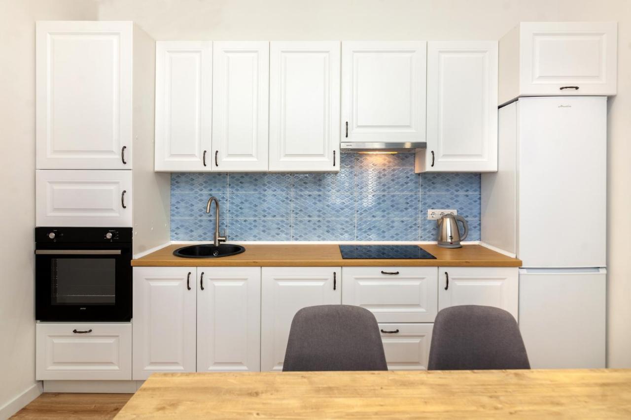 לבוב Leogrand Three Bedrooms Vip Apartments On Kniazia Romana 12 מראה חיצוני תמונה