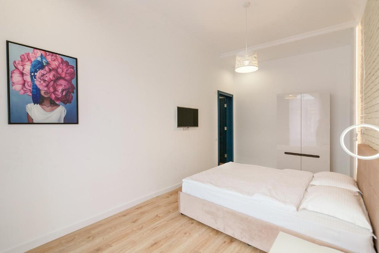לבוב Leogrand Three Bedrooms Vip Apartments On Kniazia Romana 12 מראה חיצוני תמונה