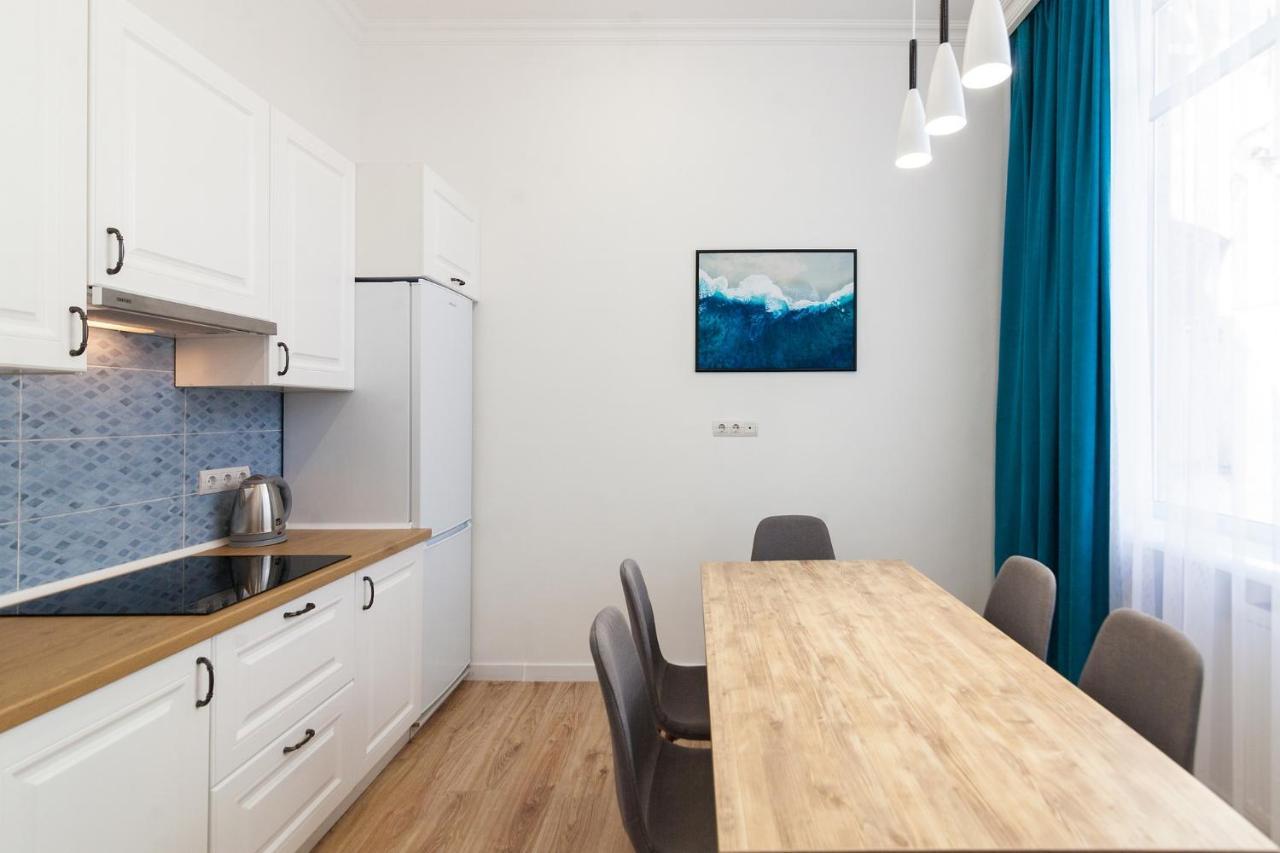לבוב Leogrand Three Bedrooms Vip Apartments On Kniazia Romana 12 מראה חיצוני תמונה