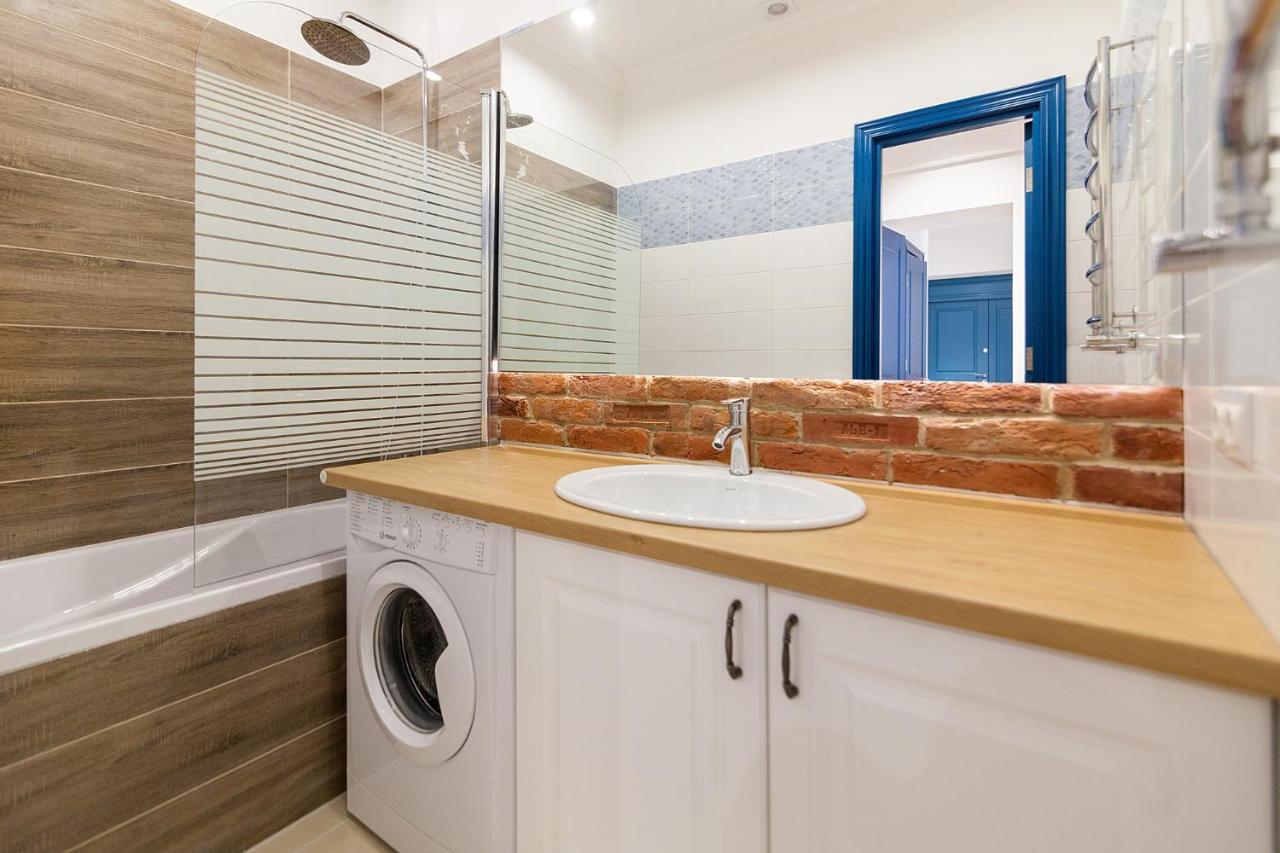 לבוב Leogrand Three Bedrooms Vip Apartments On Kniazia Romana 12 מראה חיצוני תמונה