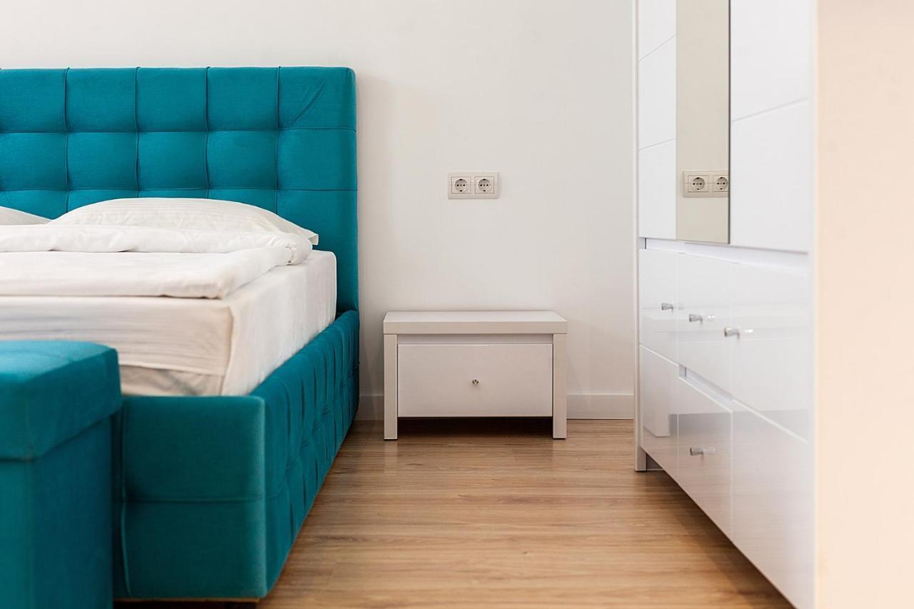 לבוב Leogrand Three Bedrooms Vip Apartments On Kniazia Romana 12 מראה חיצוני תמונה