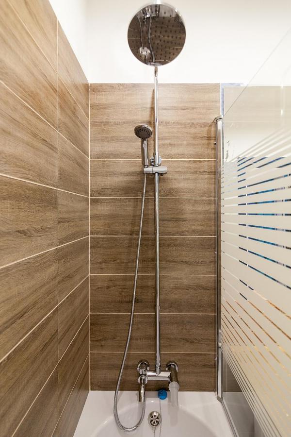 לבוב Leogrand Three Bedrooms Vip Apartments On Kniazia Romana 12 מראה חיצוני תמונה