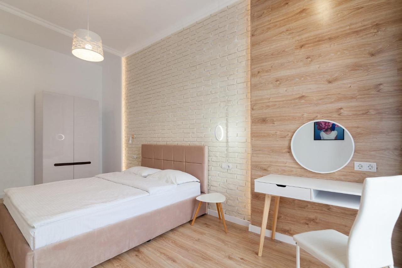 לבוב Leogrand Three Bedrooms Vip Apartments On Kniazia Romana 12 מראה חיצוני תמונה