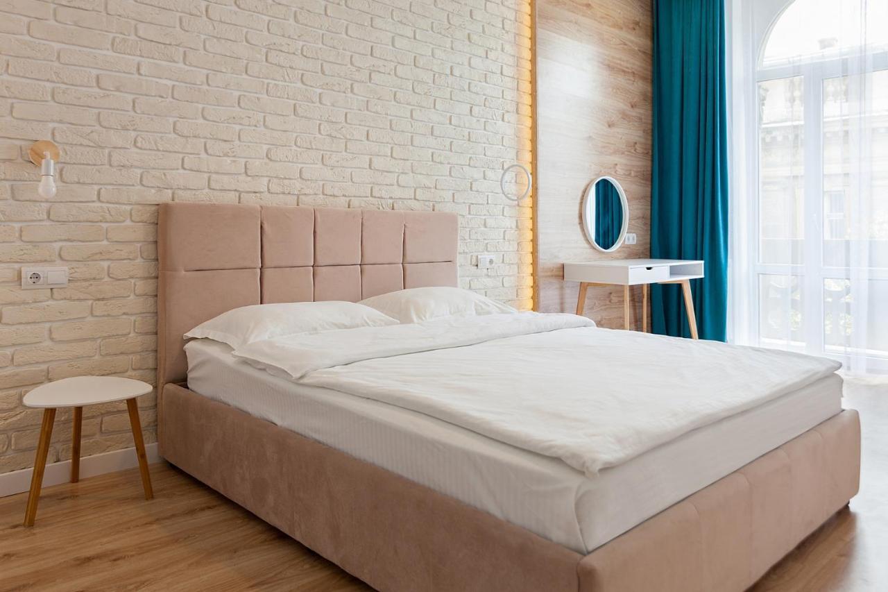לבוב Leogrand Three Bedrooms Vip Apartments On Kniazia Romana 12 מראה חיצוני תמונה