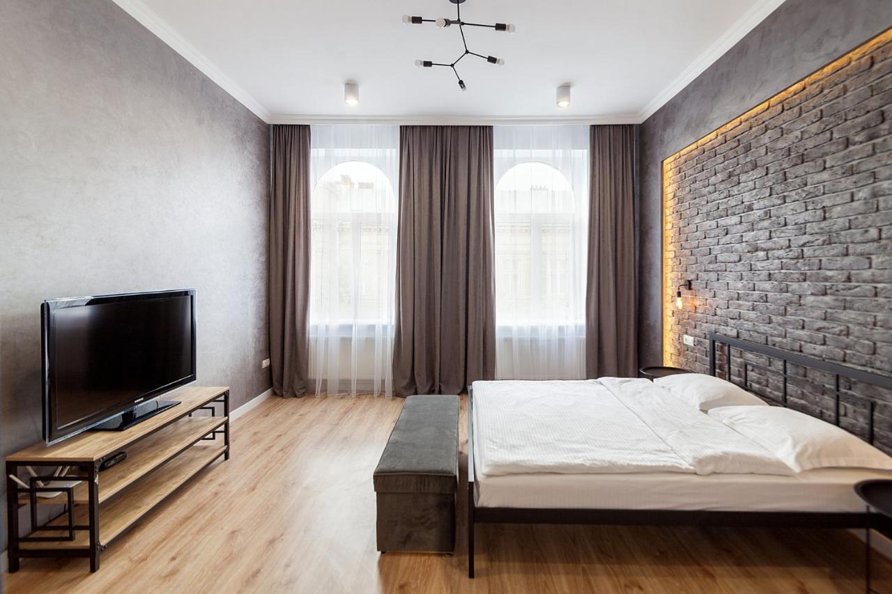 לבוב Leogrand Three Bedrooms Vip Apartments On Kniazia Romana 12 מראה חיצוני תמונה