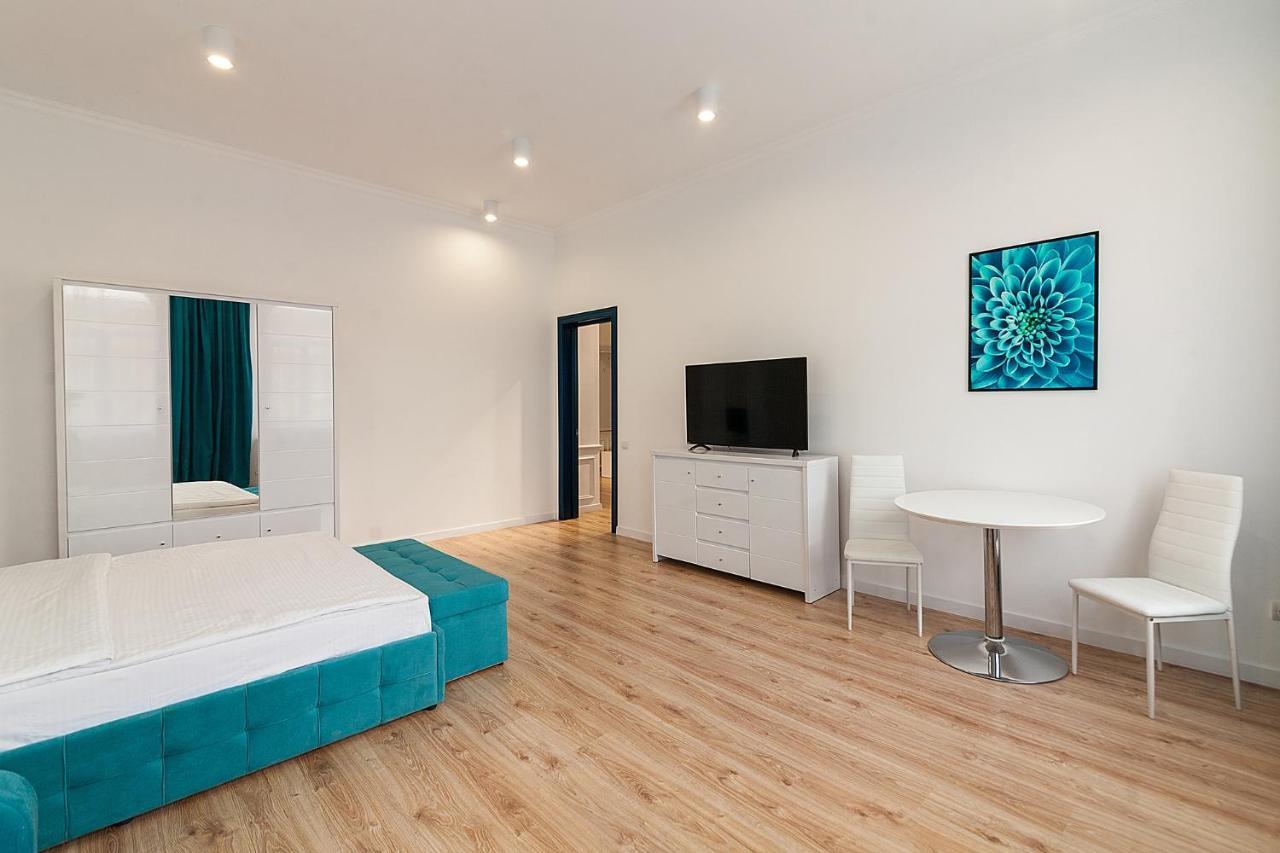 לבוב Leogrand Three Bedrooms Vip Apartments On Kniazia Romana 12 מראה חיצוני תמונה