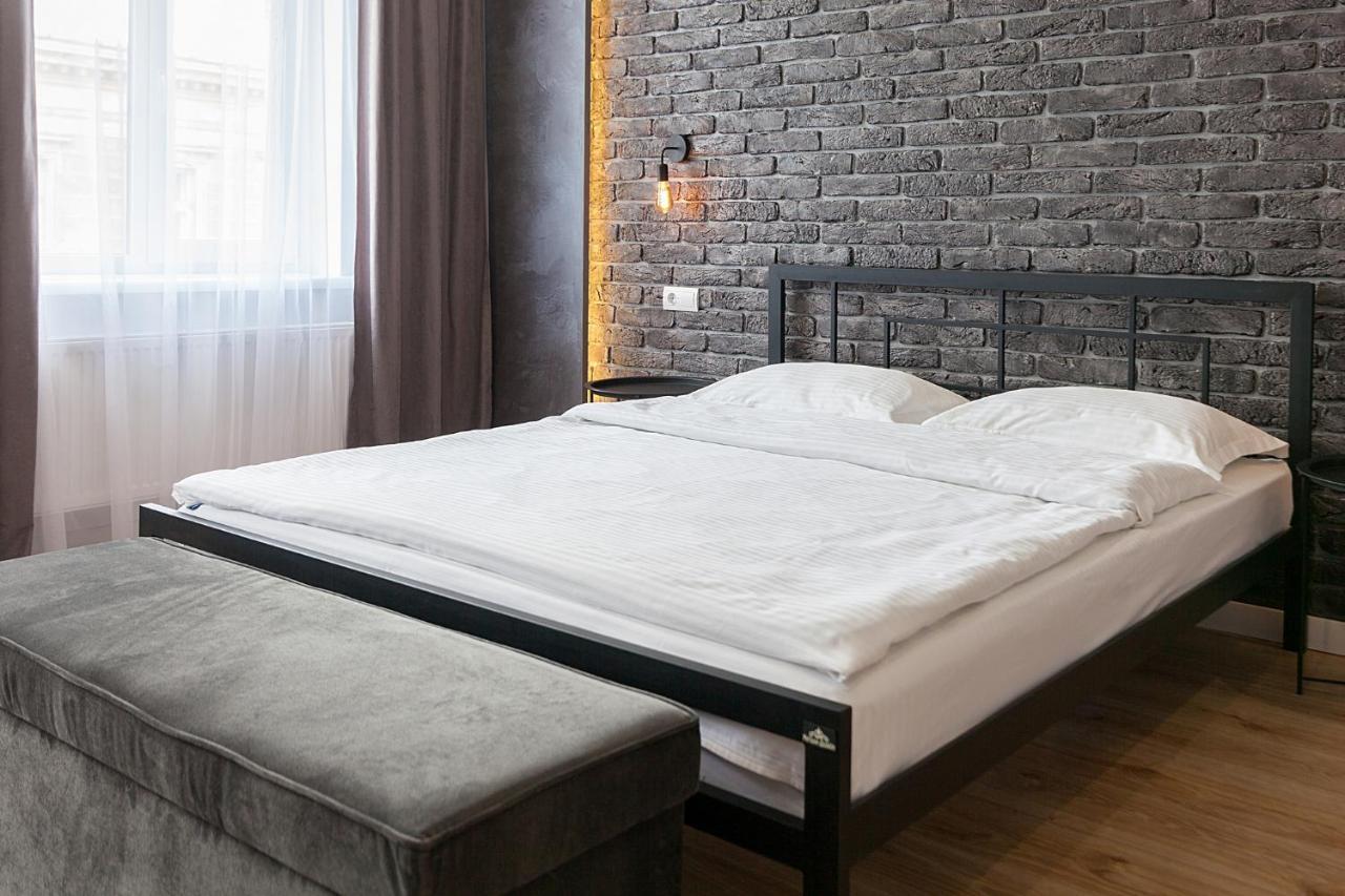 לבוב Leogrand Three Bedrooms Vip Apartments On Kniazia Romana 12 מראה חיצוני תמונה