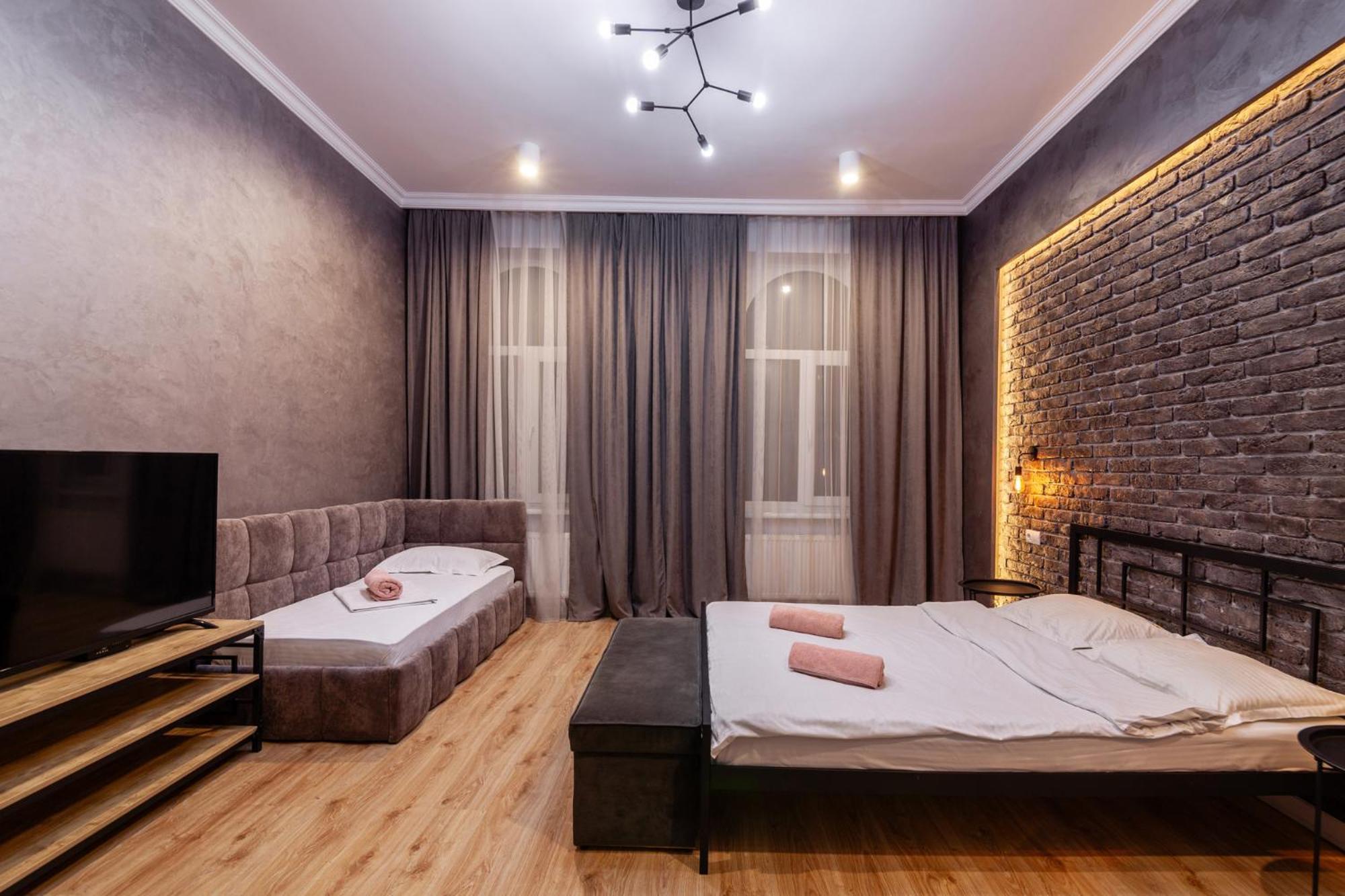 לבוב Leogrand Three Bedrooms Vip Apartments On Kniazia Romana 12 מראה חיצוני תמונה